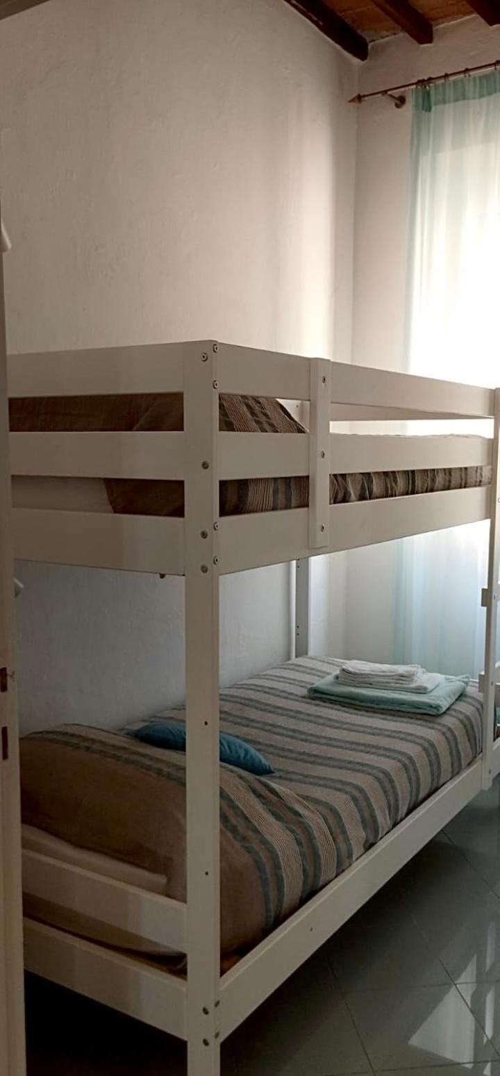 מונטלצ'ינו Historic Center Apartment With Private Garage מראה חיצוני תמונה