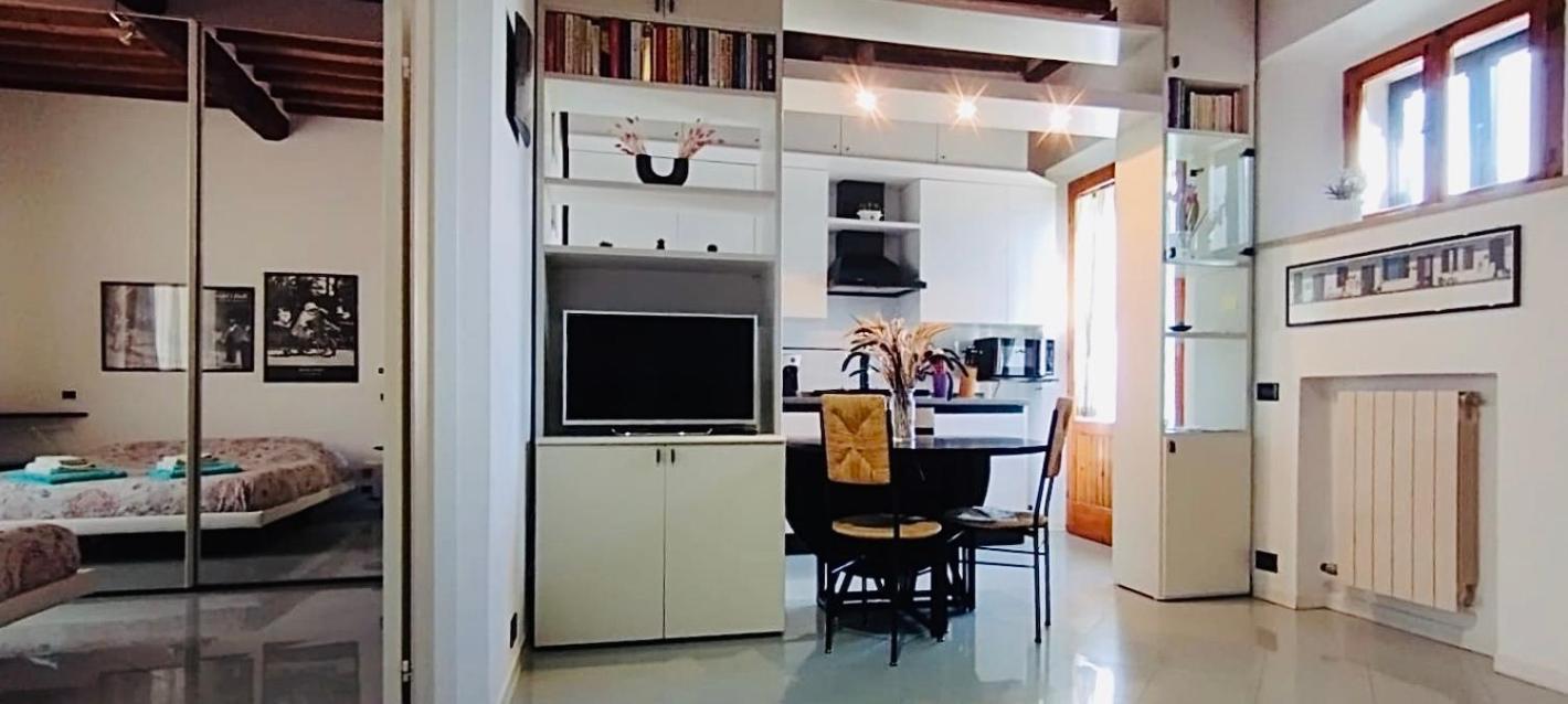 מונטלצ'ינו Historic Center Apartment With Private Garage מראה חיצוני תמונה