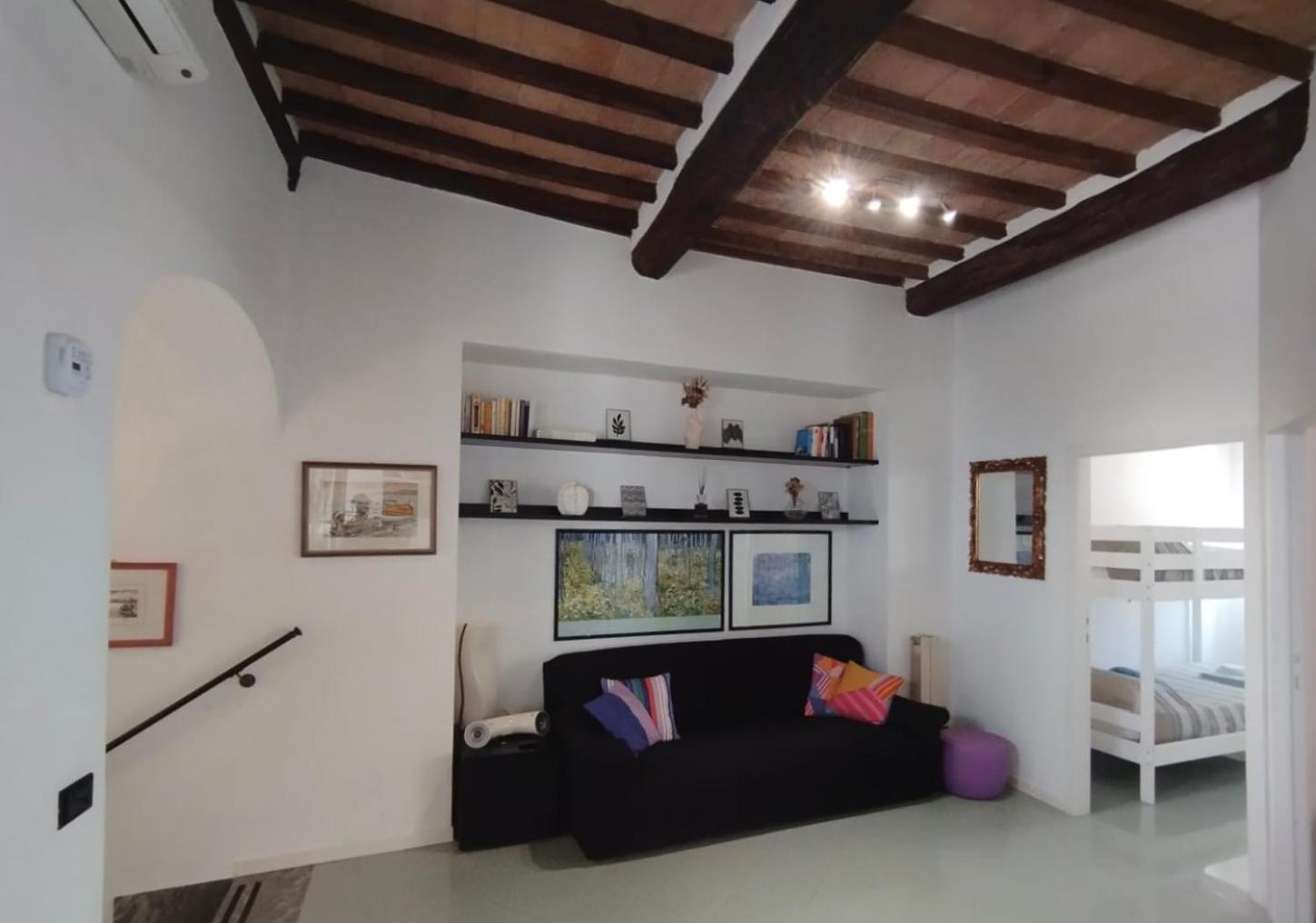 מונטלצ'ינו Historic Center Apartment With Private Garage מראה חיצוני תמונה